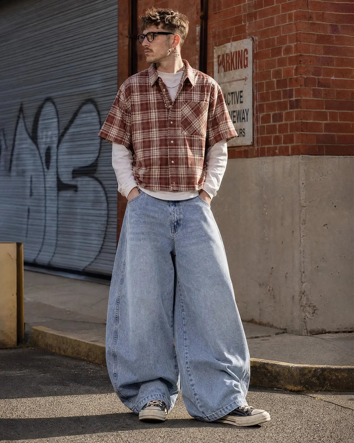 Chemise boxy à carreaux rouges en coton — vue complémentaire 4