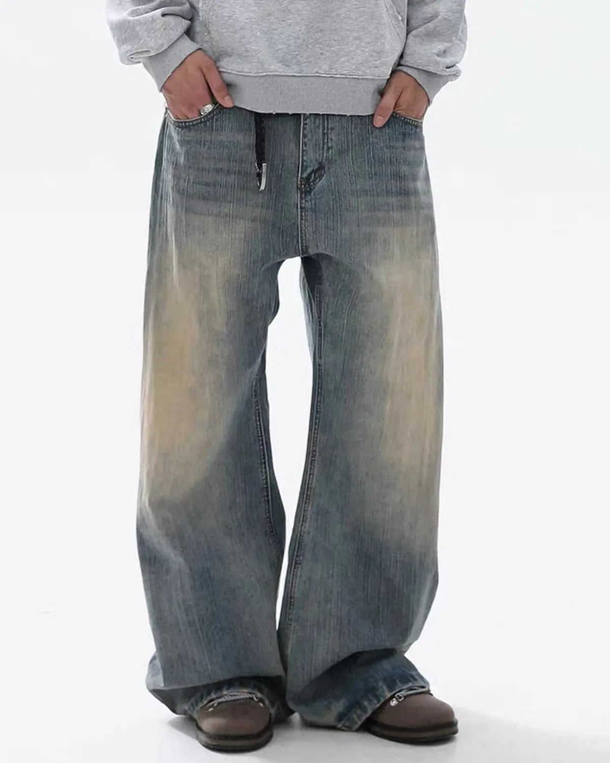 Jean baggy bleu délavé à texture irrégulière — vue complémentaire 5